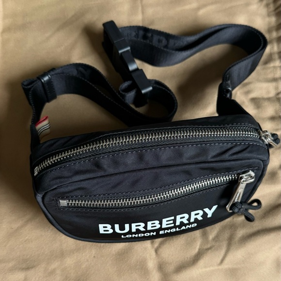 BURBERRY belt bag. Unisex cannon crossbody belt bag - Picture 2 of 6
